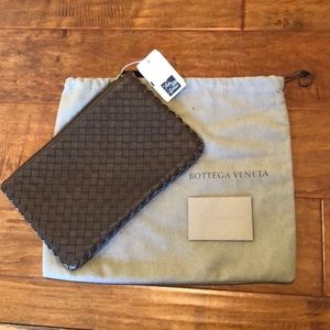 Authentic Bottega Veneta ZipTop Clutch w/Snakeskin